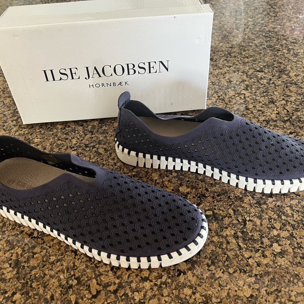 Ilse Jacobsen Dark Blue Perforated Slip-Ons